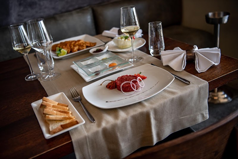 Elephant Masegn Snacks 2477 – Schweizerisch Restaurant in Laax